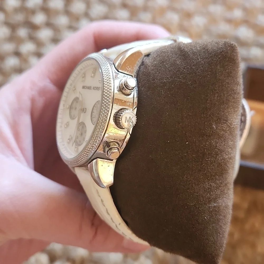 Michael Kors White Diamond Watch with Box - Picture 6 of 13